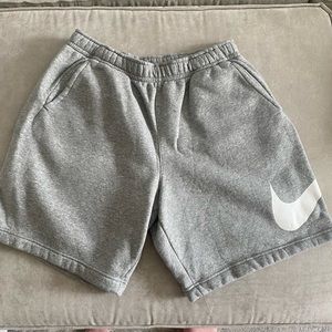 MENS L Nike shorts NWOT